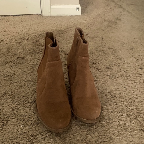 Cute brown ankle boots! Size 6 - Picture 4 of 4